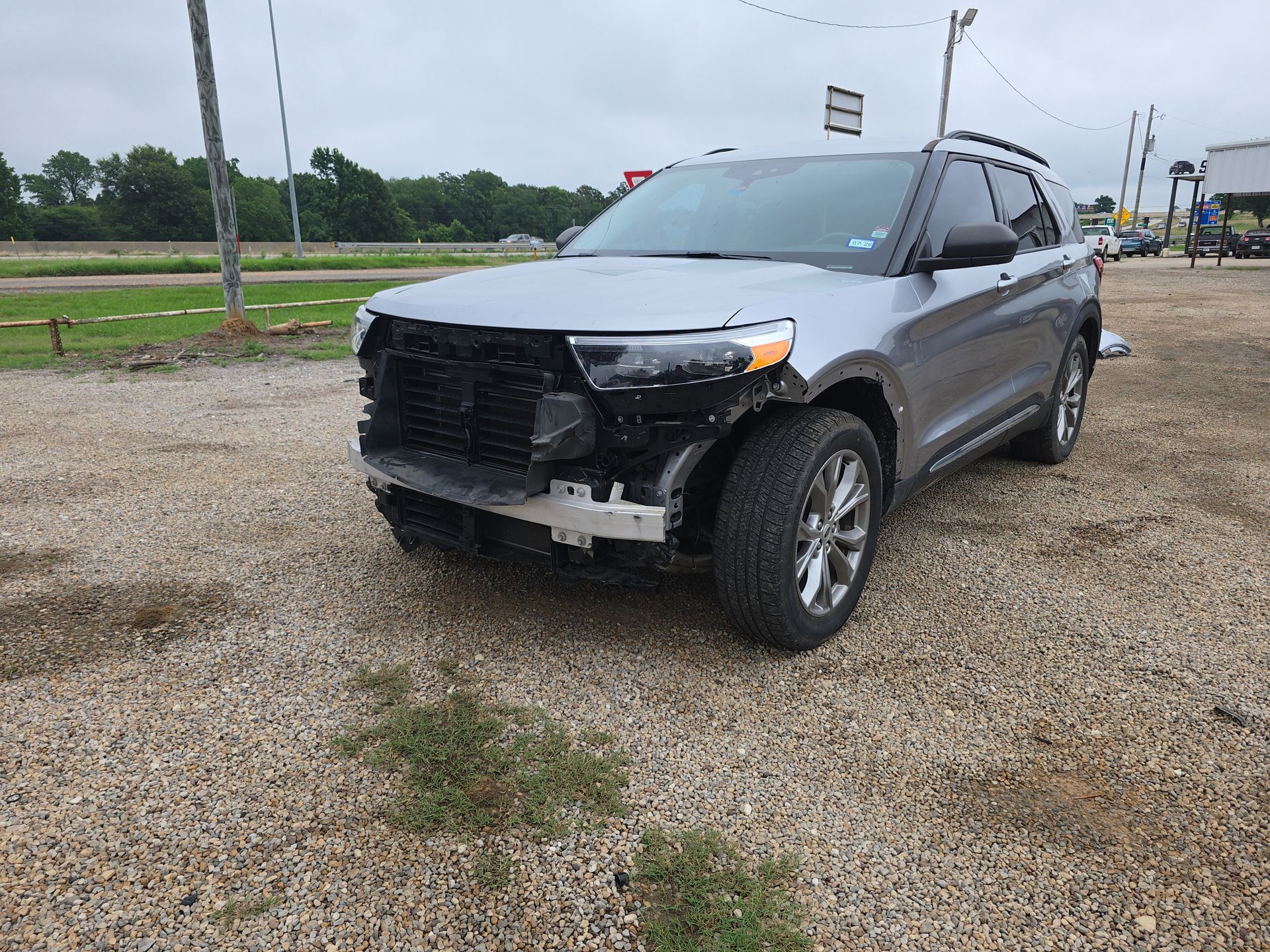 2021 Ford Explorer XLT - Exterior Front Left Corner Image