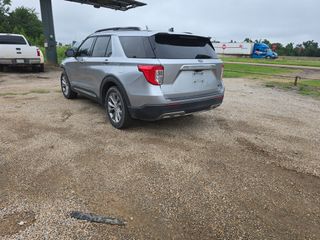 2021 Ford Explorer XLT - Exterior Rear Left Corner Image