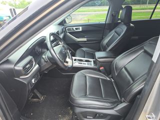 2021 Ford Explorer XLT - Interior Front Seat Image