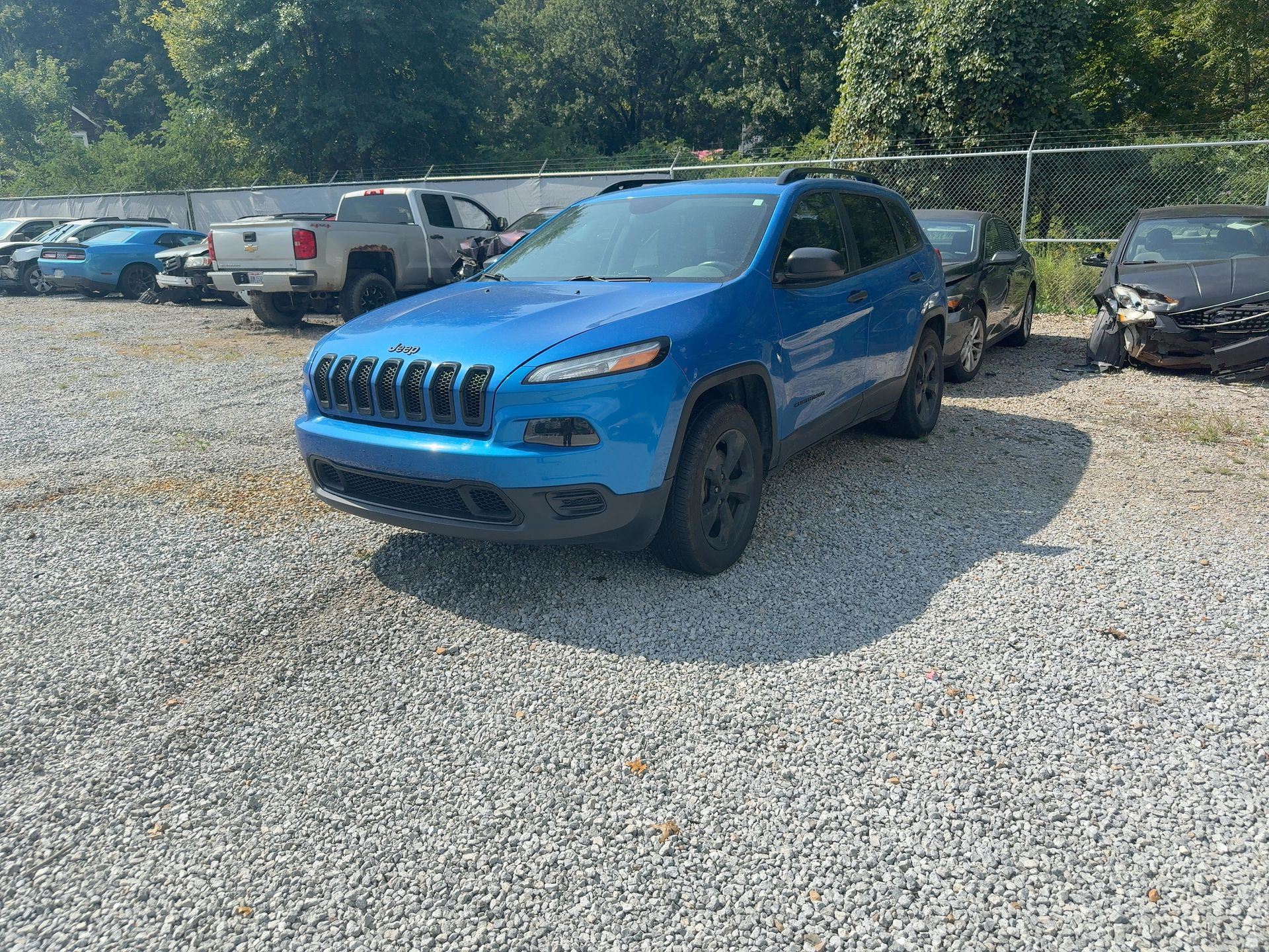 2017 Jeep Cherokee Altitude - Exterior Front Left Corner Image