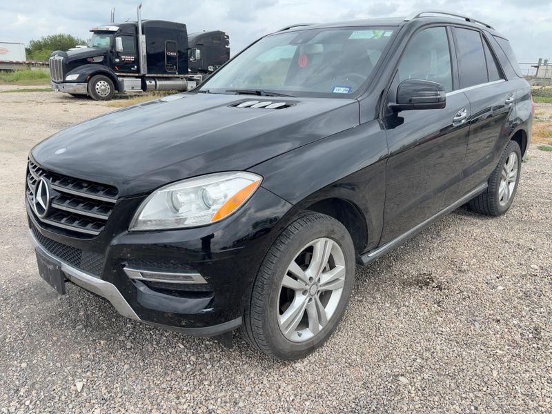 2013 Mercedes-Benz ML 350 ML 350 - Exterior Front Left Corner Image