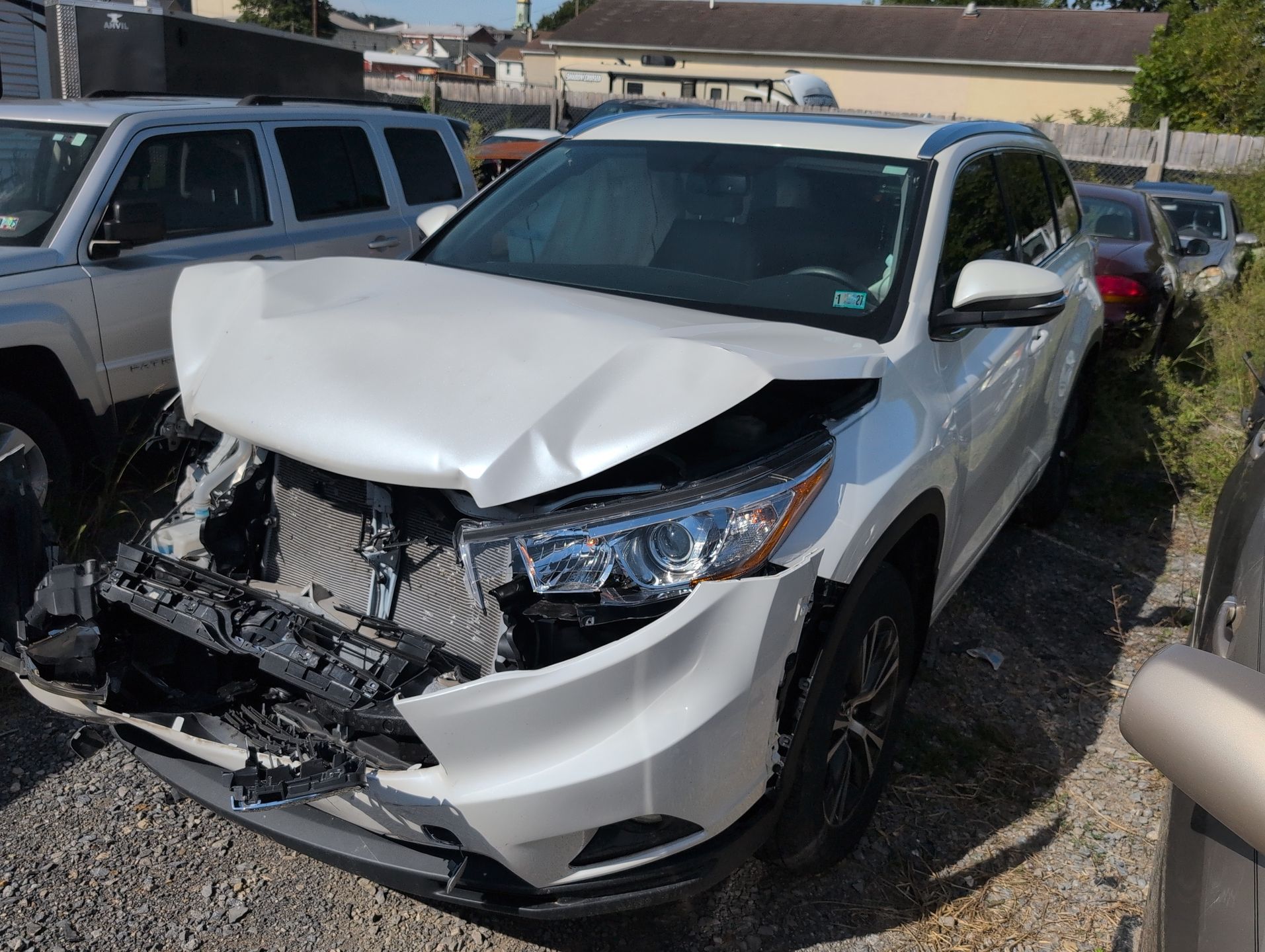 2016 Toyota Highlander XLE - Exterior Front Left Corner Image