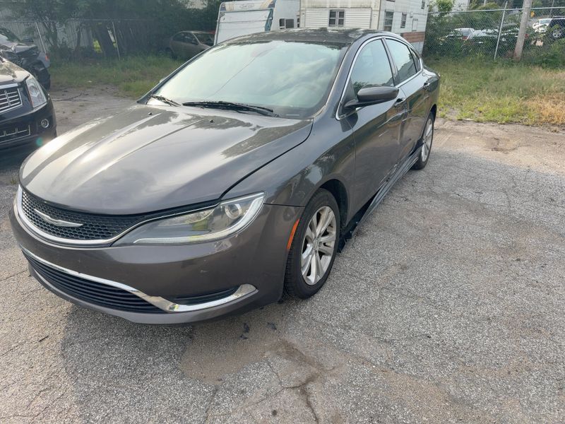 2015 Chrysler 200 Limited - Exterior Front Left Corner Image