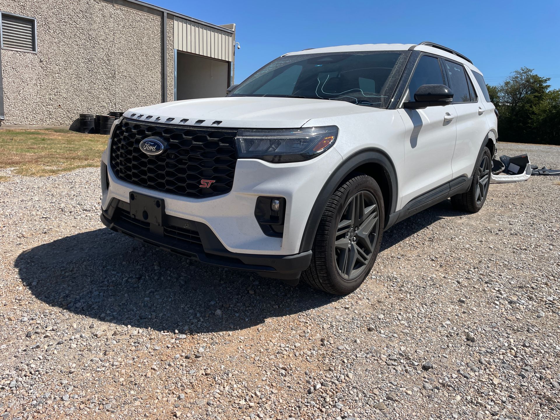 2026 Ford Explorer ST - Exterior Front Left Corner Image