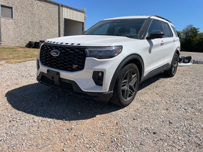 2026 Ford Explorer ST - Exterior Front Left Corner Image