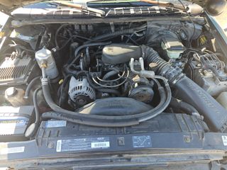 1996 GMC Jimmy SL - Engine Compartment Image