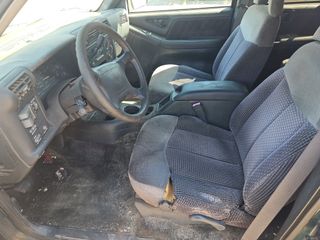 1996 GMC Jimmy SL - Interior Front Seat Image