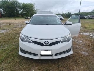 2014 Toyota Camry SE - Exterior Front Center Image