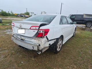 2014 Toyota Camry SE - Exterior Rear Right Corner Image