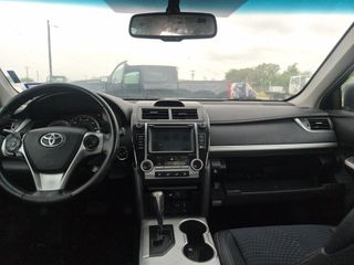 2014 Toyota Camry SE - Interior Full Dashboard Image