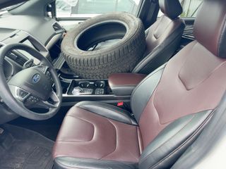 2020 Ford Edge Titanium - Interior Front Seat Image