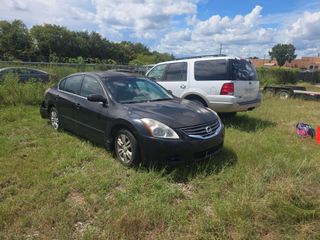 2012 Nissan Altima 2.5 S - Exterior Front Right Corner Image