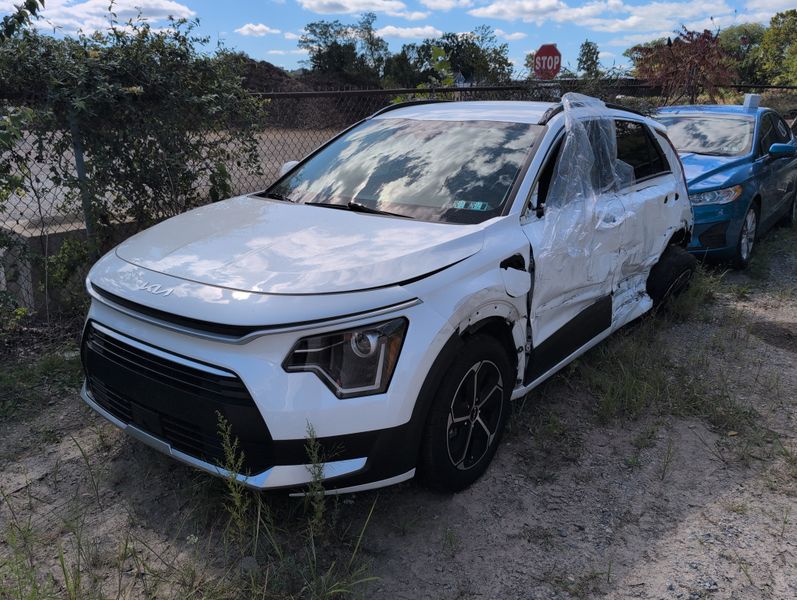 2023 Kia Niro Plug-In Hybrid EX - Exterior Front Left Corner Image