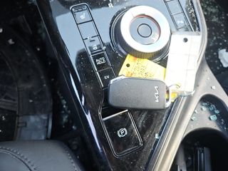 2023 Kia Niro Plug-In Hybrid EX - Interior Steering Wheel With Keys Image