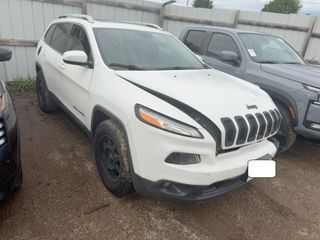 2017 Jeep Cherokee Latitude - Exterior Front Right Corner Image