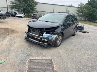 2021 Toyota Sienna XLE - Exterior Front Left Corner Image