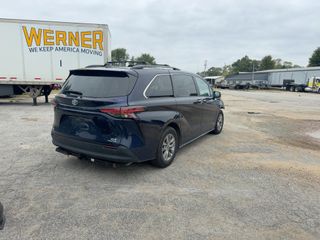 2021 Toyota Sienna XLE - Exterior Rear Right Corner Image