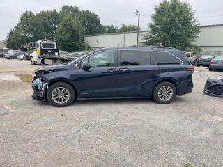 2021 Toyota Sienna XLE - Exterior Side Driver Image