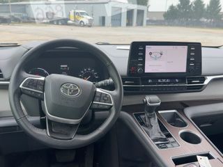 2021 Toyota Sienna XLE - Interior Full Dashboard Image