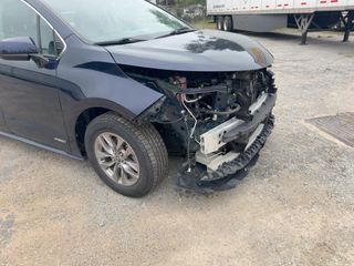 2021 Toyota Sienna XLE - Primary Damage Left Image