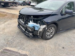 2021 Toyota Sienna XLE - Primary Damage Right Image