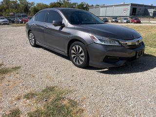 2017 Honda Accord Hybrid Touring - Exterior Front Right Corner Image