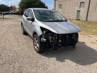 2016 Ford Escape SE - Exterior Front Right Corner Image
