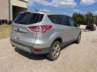2016 Ford Escape SE - Exterior Rear Right Corner Image