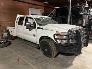 2015 Ford F-350 Lariat - Exterior Front Right Corner Image