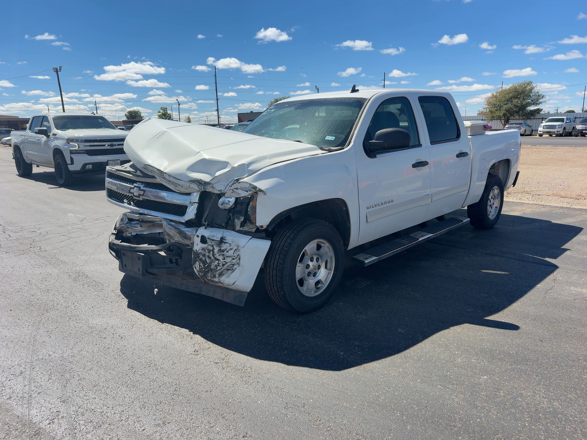 2010 Chevrolet Silverado 1500 LT - Exterior Front Left Corner Image