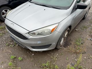 2015 Ford Focus SE - Exterior Front Left Corner Image