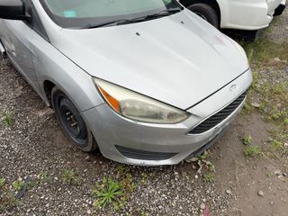 2015 Ford Focus SE - Exterior Front Right Corner Image