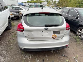 2015 Ford Focus SE - Exterior Rear Center Image