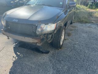 2016 Jeep Compass Latitude - Exterior Front Left Corner Image