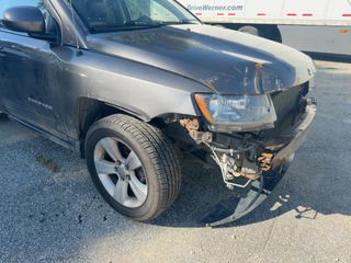 2016 Jeep Compass Latitude - Exterior Front Right Corner Image
