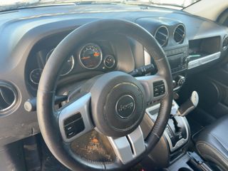 2016 Jeep Compass Latitude - Interior Instrument Cluster / Odometer Image