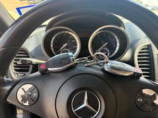 2009 Mercedes-Benz SLK 300 3.0L - Interior Steering Wheel With Keys Image
