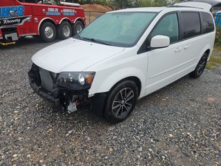 2017 Dodge Grand Caravan GT - Exterior Front Left Corner Image