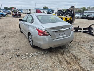 2015 Nissan Altima 2.5 S - Exterior Rear Left Corner Image