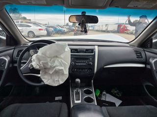 2015 Nissan Altima 2.5 S - Interior Full Dashboard Image