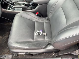 2017 Honda Accord EX-L V6 - Interior Steering Wheel With Keys Image