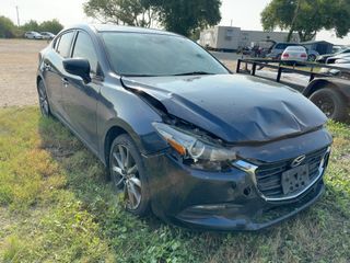 2018 Mazda Mazda3 Touring - Exterior Front Right Corner Image