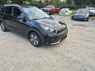 2018 Kia Niro LX - Exterior Front Right Corner Image