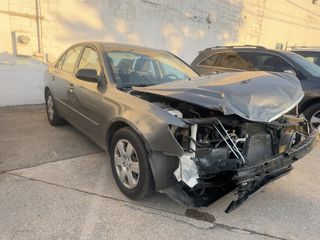 2010 Hyundai Sonata GLS PZEV - Exterior Front Right Corner Image