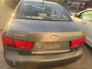 2010 Hyundai Sonata GLS PZEV - Exterior Rear Center Image