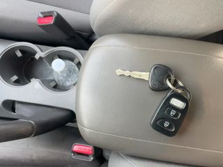 2010 Hyundai Sonata GLS PZEV - Interior Steering Wheel With Keys Image