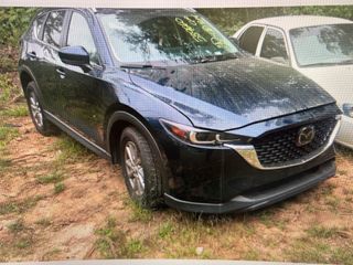 2022 Mazda CX-5 2.5 S Preferred Package - Exterior Front Right Corner Image