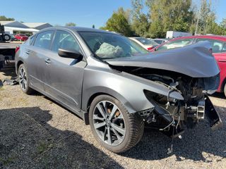 2017 Nissan Altima 2.5 SR - Exterior Front Right Corner Image