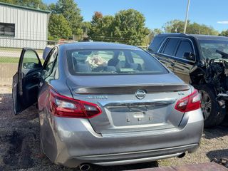2017 Nissan Altima 2.5 SR - Exterior Rear Center Image