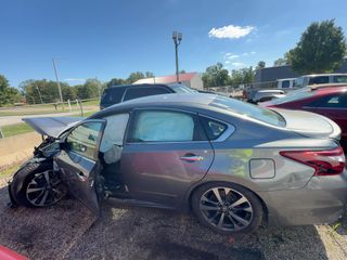 2017 Nissan Altima 2.5 SR - Exterior Side Driver Image